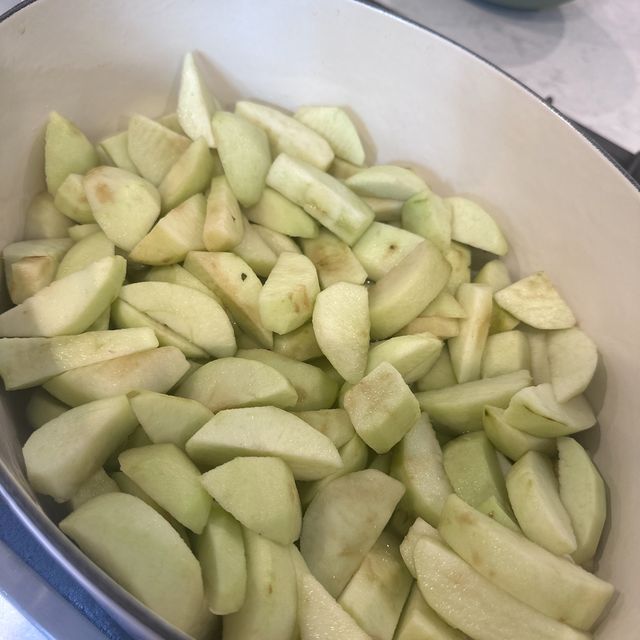 Peeled, sliced apples piled in a Dutch oven