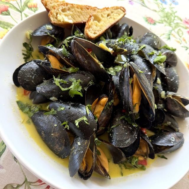 Green Curry Mussels